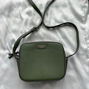 Kate Spade crossbody camera bag.   Excellent, like new condition.